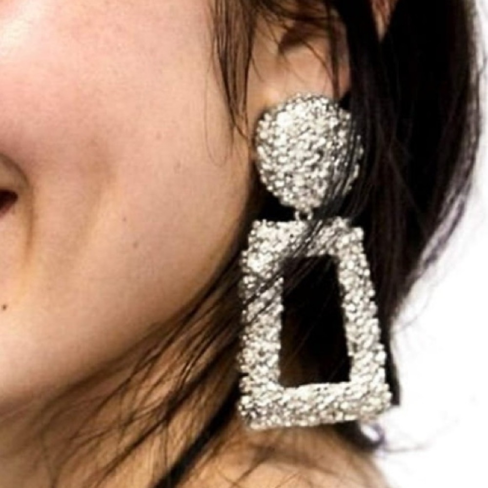 Statement geometric embossed silverβ textured earrings